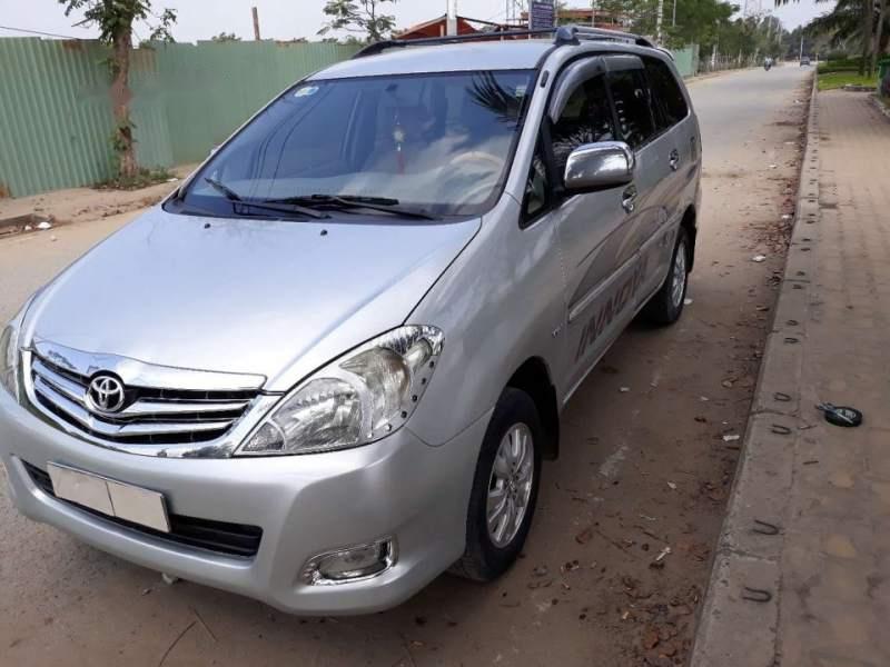 Toyota Innova   G  2010 - Bán Toyota Innova G đời 2010, màu bạc xe gia đình, 372 triệu