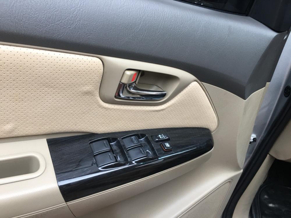 Toyota Fortuner 2013 - Bán Toyota Fortuner 2013, màu bạc  