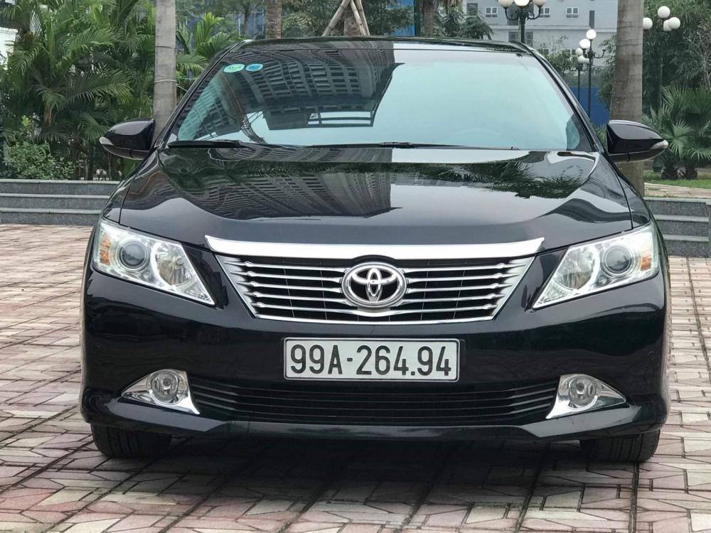 Toyota Camry 2.5Q 2015 - Cần bán lại xe Toyota Camry đời 2015, màu đen còn mới, giá tốt 976tr