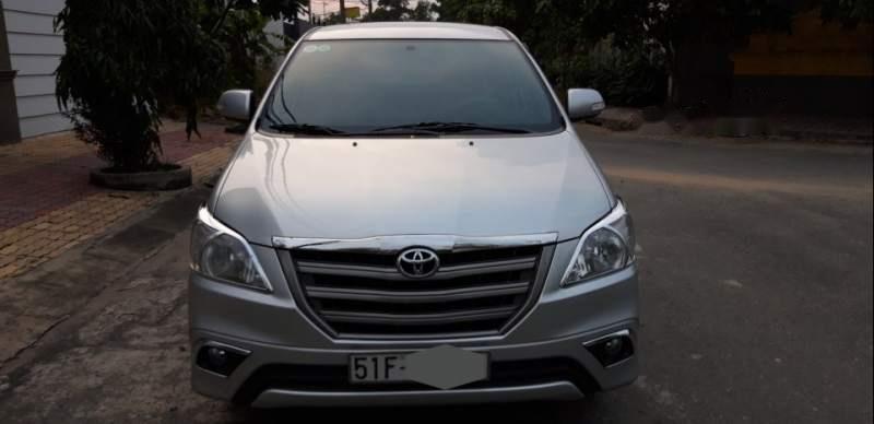 Toyota Innova 2015 - Bán xe Toyota Innova năm 2015, màu bạc