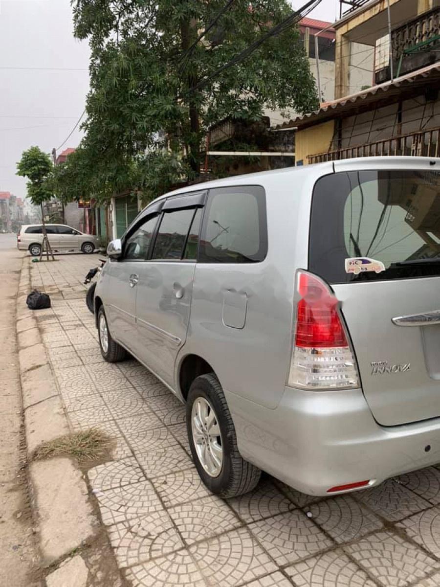 Toyota Innova G 2010 - Cần bán Toyota Innova G năm 2010, màu bạc 