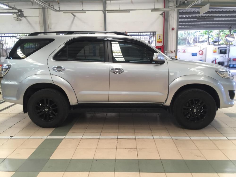 Toyota Fortuner 2014 - Bán Toyota Fortuner máy xăng số tự động, màu bạc đời 2014