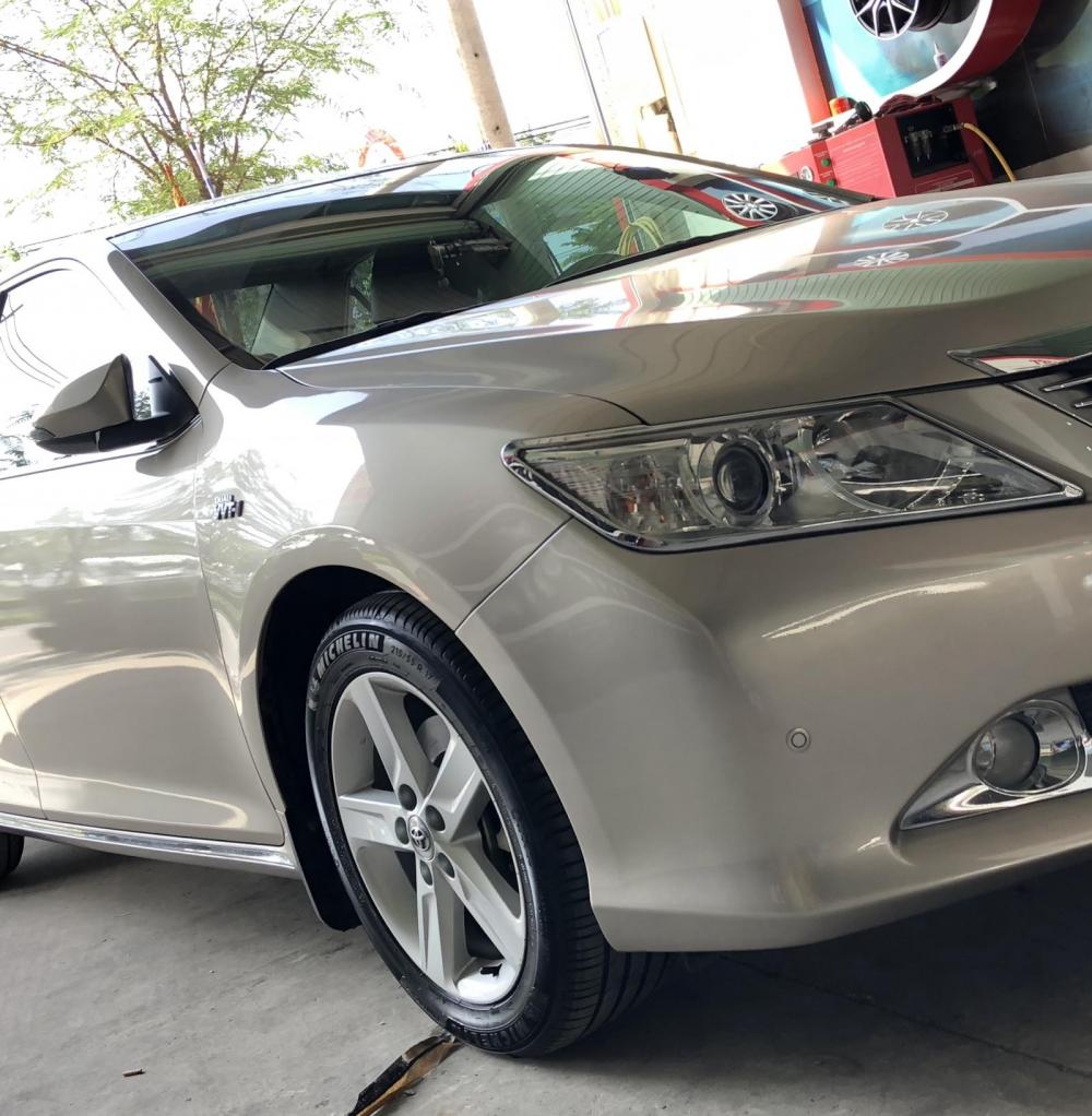 Toyota Camry 2.5Q 2013 - Bán Toyota Camry 2.5Q sản xuất 2013, màu vàng, đăng ký tháng 09/2013