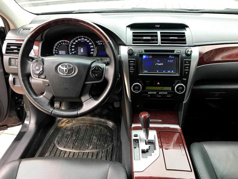 Toyota Camry 2.5Q 2015 - Cần bán lại xe Toyota Camry đời 2015, màu đen còn mới, giá tốt 976tr