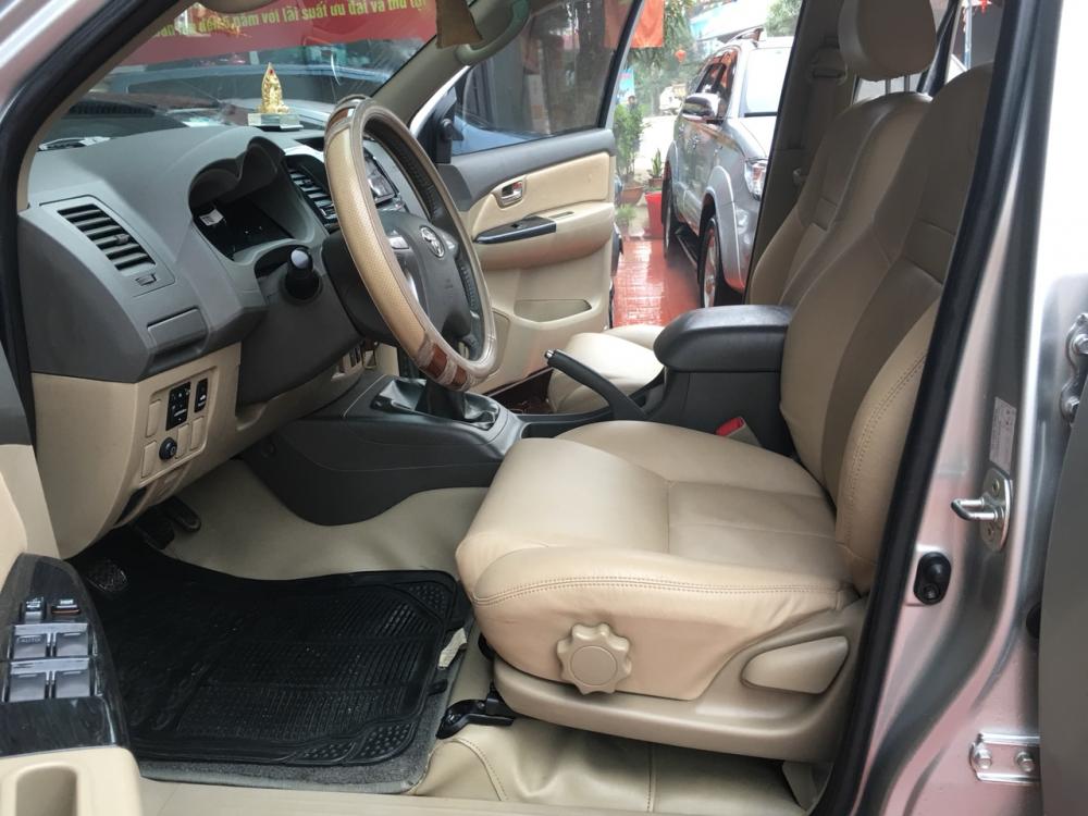 Toyota Fortuner 2013 - Bán Toyota Fortuner 2013, màu bạc  