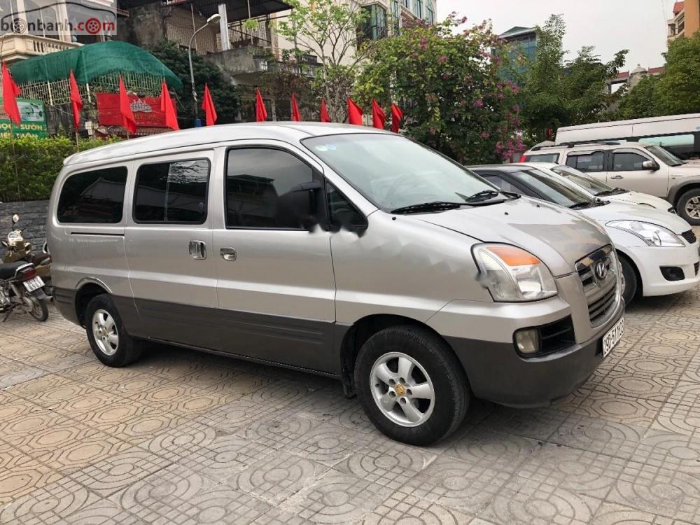 Hyundai Starex 2.5 AT 2004 - Cần bán xe Hyundai Starex 2.5 AT đời 2004, màu bạc, nhập khẩu  