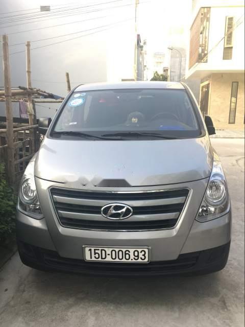 Hyundai Starex 2016 - Bán Hyundai Starex sản xuất 2016, màu bạc, nhập khẩu xe gia đình