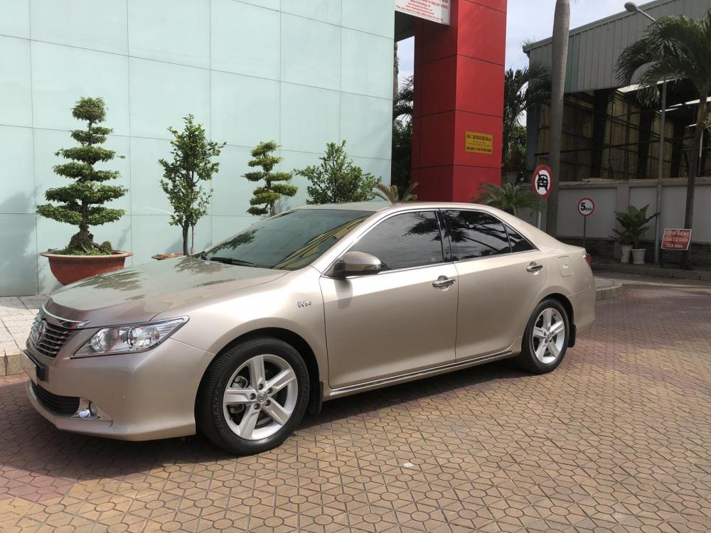 Toyota Camry 2.5Q 2013 - Bán Toyota Camry 2.5Q sản xuất 2013, màu vàng, đăng ký tháng 09/2013