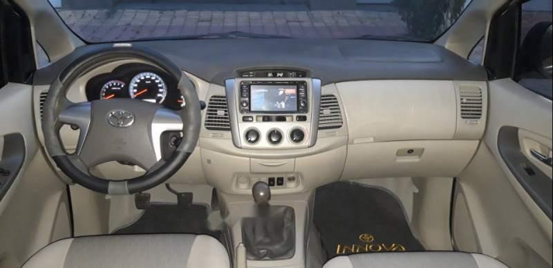 Toyota Innova 2015 - Bán xe Toyota Innova năm 2015, màu bạc