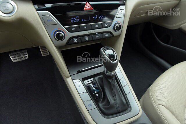 Hyundai Elantra 1.6 MT 2018 - Giá xe Elantra Đà nẵng, xe có sẵn giao ngay, hỗ trợ vay 80% xe, LH: Hữu Hân 0902 965 732 - 0912 966 222