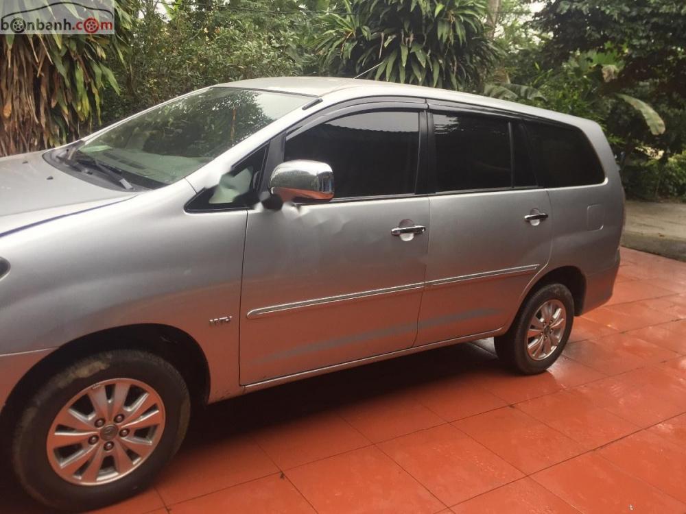 Toyota Innova G 2010 - Cần bán xe Toyota Innova G sản xuất 2010, màu bạc xe gia đình, giá chỉ 460 triệu