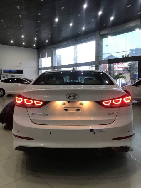 Hyundai Elantra 1.6 MT 2018 - Giá xe Elantra Đà nẵng, xe có sẵn giao ngay, hỗ trợ vay 80% xe, LH: Hữu Hân 0902 965 732 - 0912 966 222