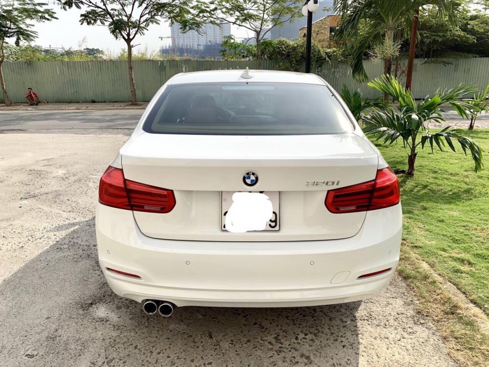 BMW 3 Series 320LCi 2015 - Bán BMW 320 LCi 2015, xe đi 28000km, zin 100%, xe xuất hóa đơn, cam kết chất lượng bao kiểm tra hãng