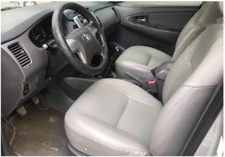Toyota Innova    2015 - Xe Toyota Innova đời 2015, màu bạc số sàn