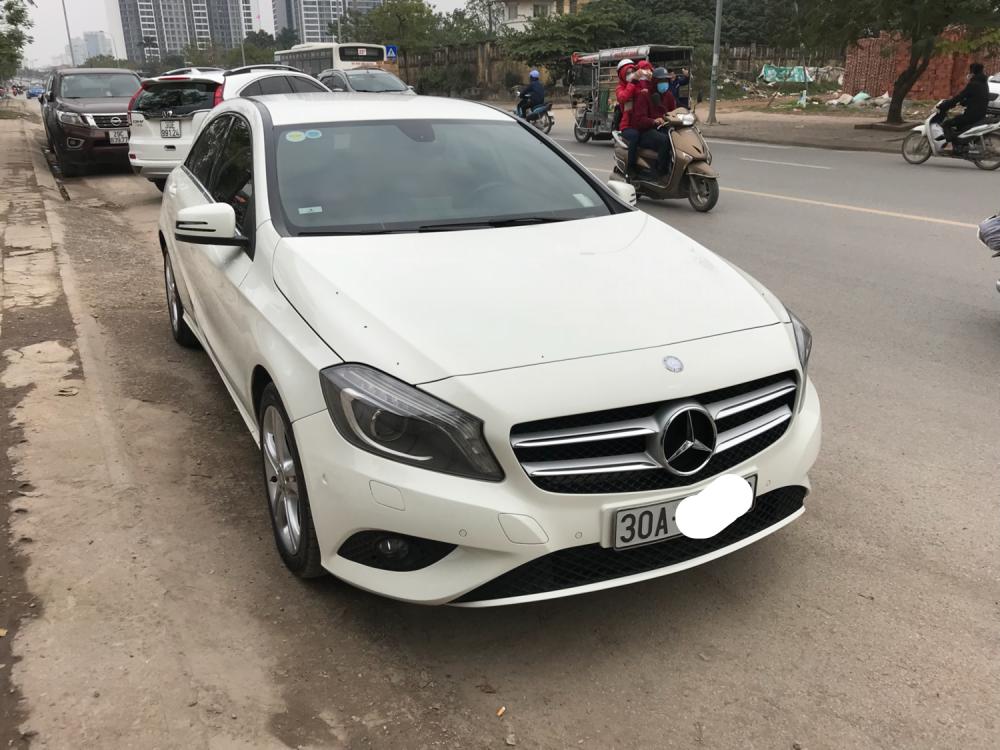 Mercedes-Benz A class A200 2014 - Cần bán Mercedes A200 model 2015 nhập nguyên chiếc tại Đức, odo 2 vạn mới đến 99%