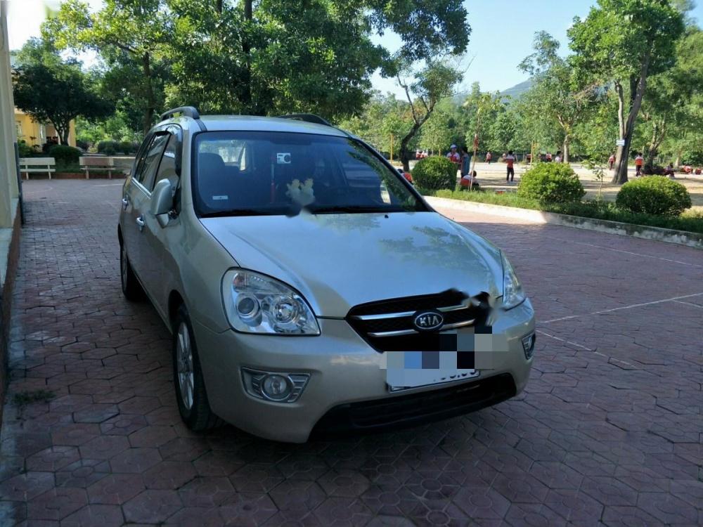 Kia Carens LX 1.6 MT 2010 - Gia đình bán gấp Kia Carens LX 1.6 MT năm 2010, màu vàng