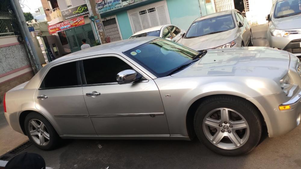 Chrysler 300C 300C 2010 - Cần bán Siêu xe Chrysler 300C 2.7 V6 màu bạc, giá 820 triệu