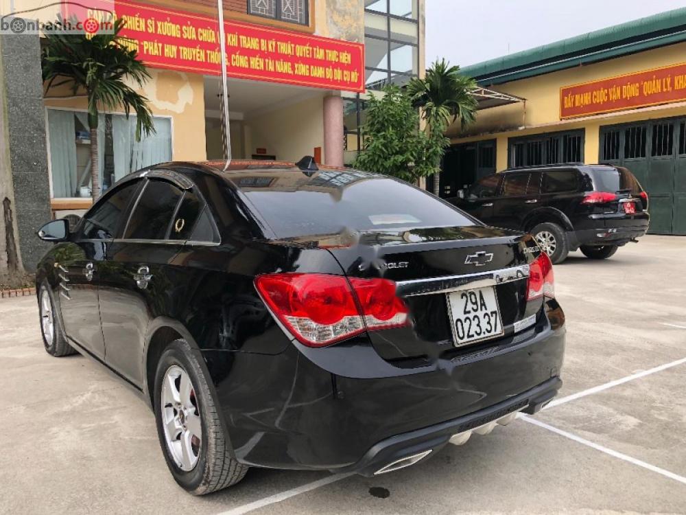 Chevrolet Cruze LT 1.8 MT 2011 - Chính chủ bán ô tô Chevrolet Cruze LT 1.8 MT 2011, màu đen