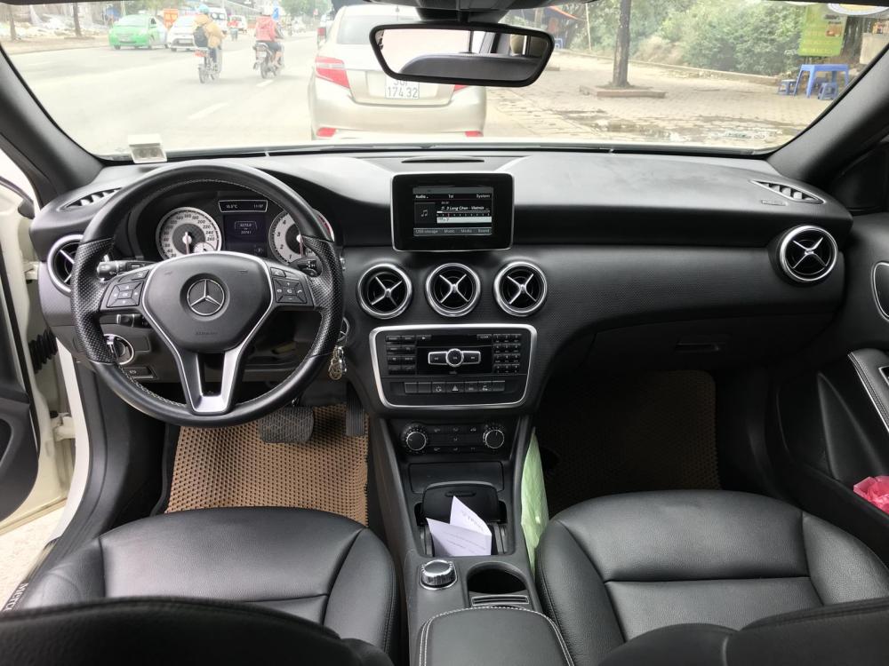 Mercedes-Benz A class A200 2014 - Cần bán Mercedes A200 model 2015 nhập nguyên chiếc tại Đức, odo 2 vạn mới đến 99%