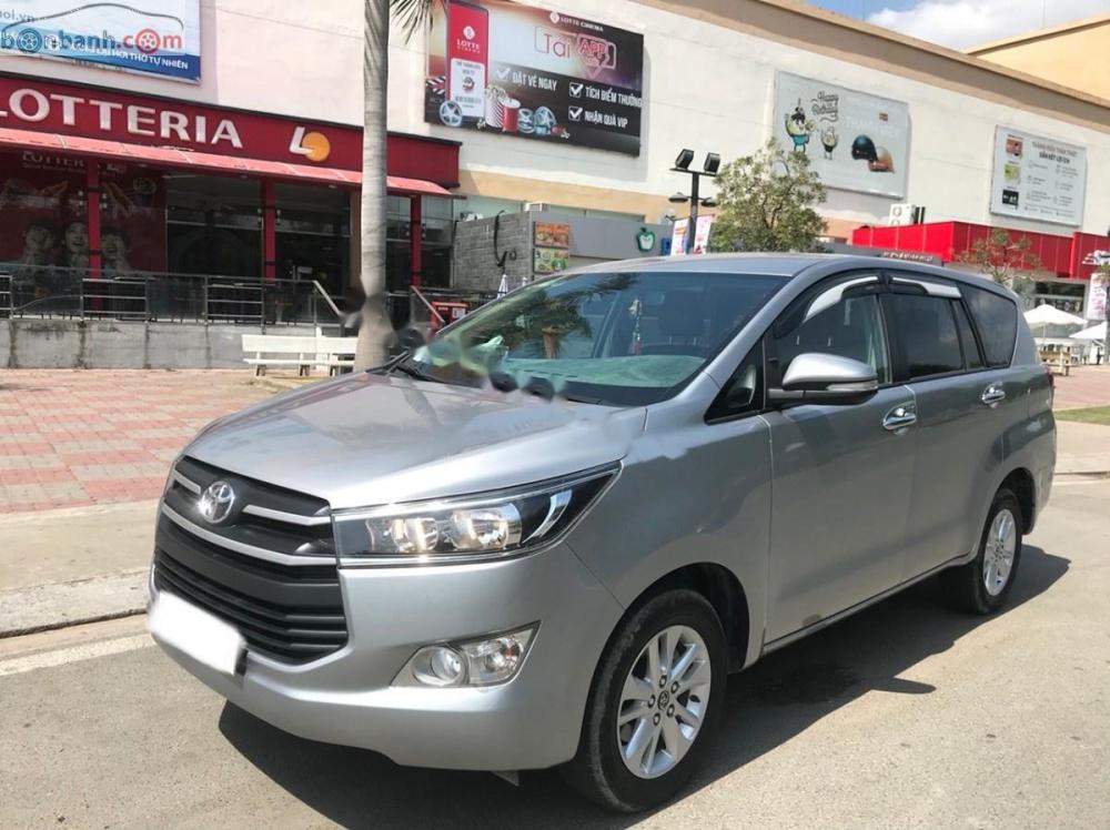 Toyota Innova G 2017 - Bán Toyota Innova G (số tự động) xe như mới, mua 6/2017, bảo dưỡng miễn phí trong hãng