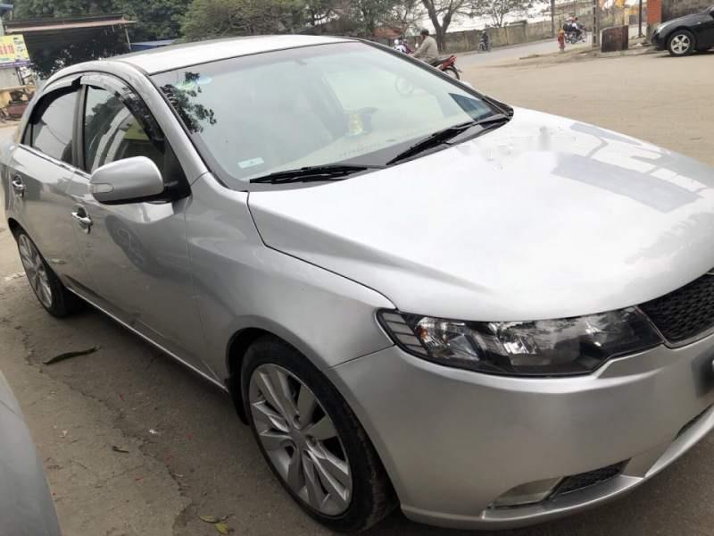 Kia Forte   2010 - Cần bán Kia Forte đời 2010, màu bạc chính chủ, giá chỉ 285 triệu