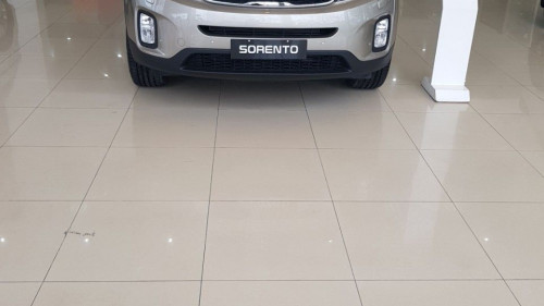 Kia Sorento 2019 - Bán xe Kia Sorento sản xuất năm 2019, màu vàng cát