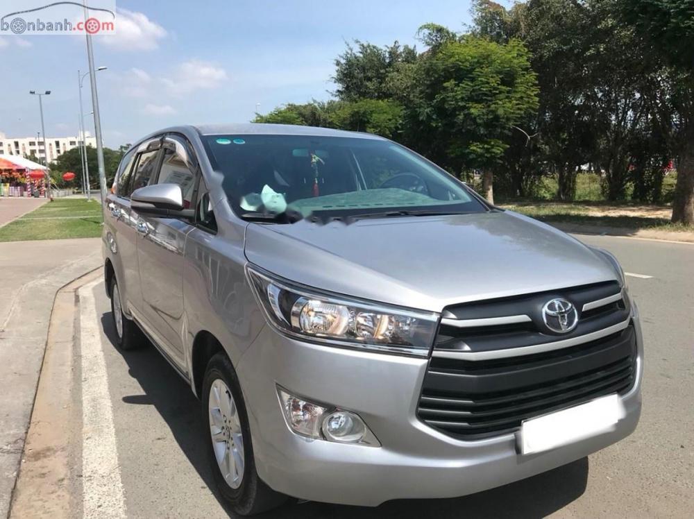 Toyota Innova G 2017 - Bán Toyota Innova G (số tự động) xe như mới, mua 6/2017, bảo dưỡng miễn phí trong hãng