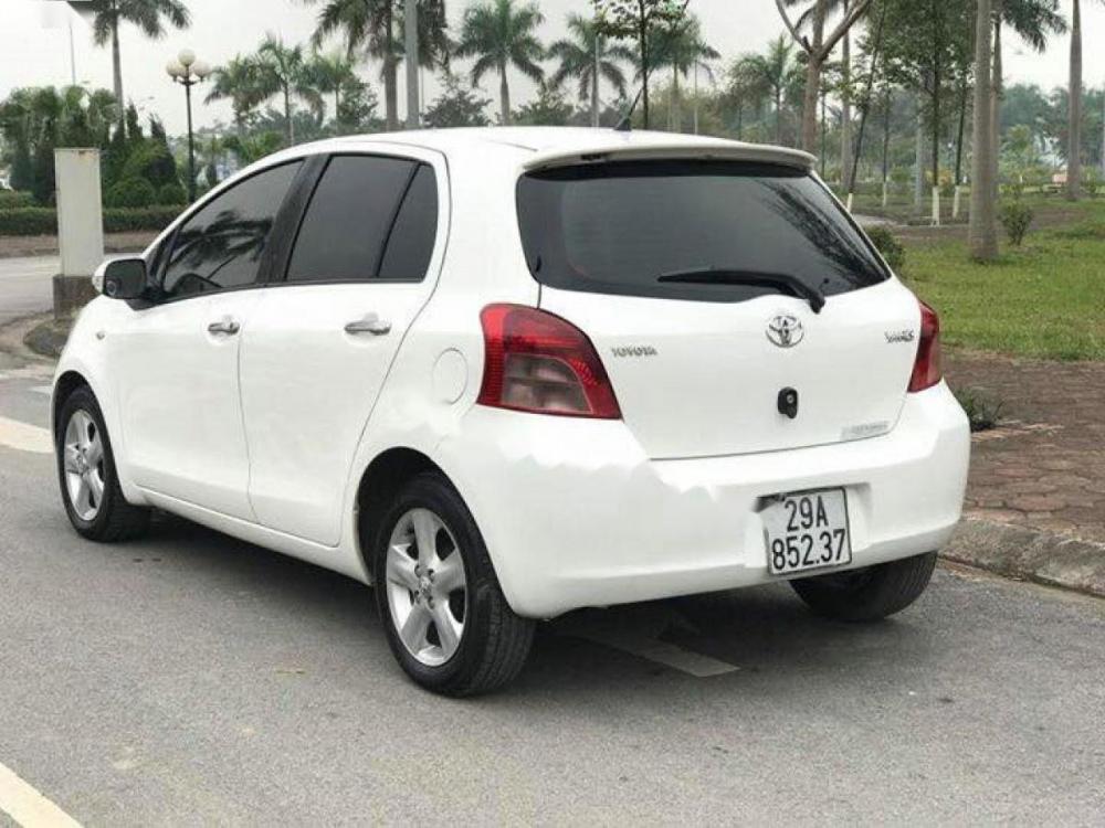 Toyota Yaris 1.3 AT 2007 - Bán Toyota Yaris năm sản xuất 2007, màu trắng, xe nhà đi còn rất đẹp, nội thất full