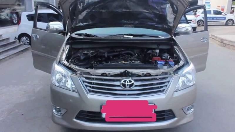 Toyota Innova   2.0E 2012 - Bán ô tô cũ Toyota Innova 2.0E đời 2012, màu bạc