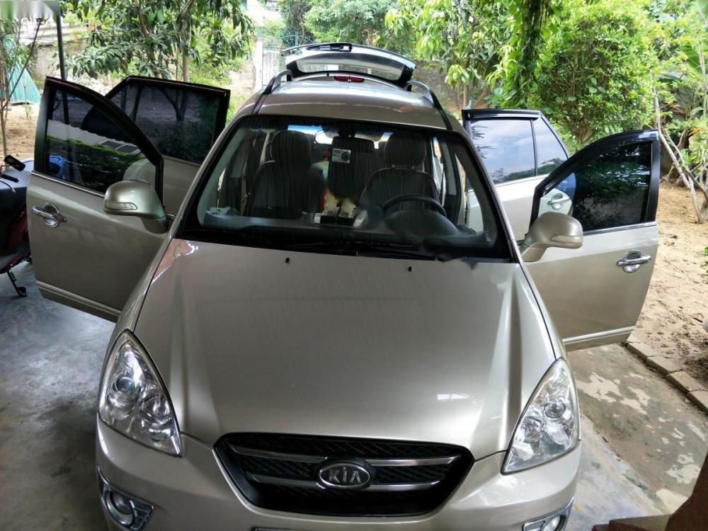 Kia Carens LX 1.6 MT 2010 - Gia đình bán gấp Kia Carens LX 1.6 MT năm 2010, màu vàng