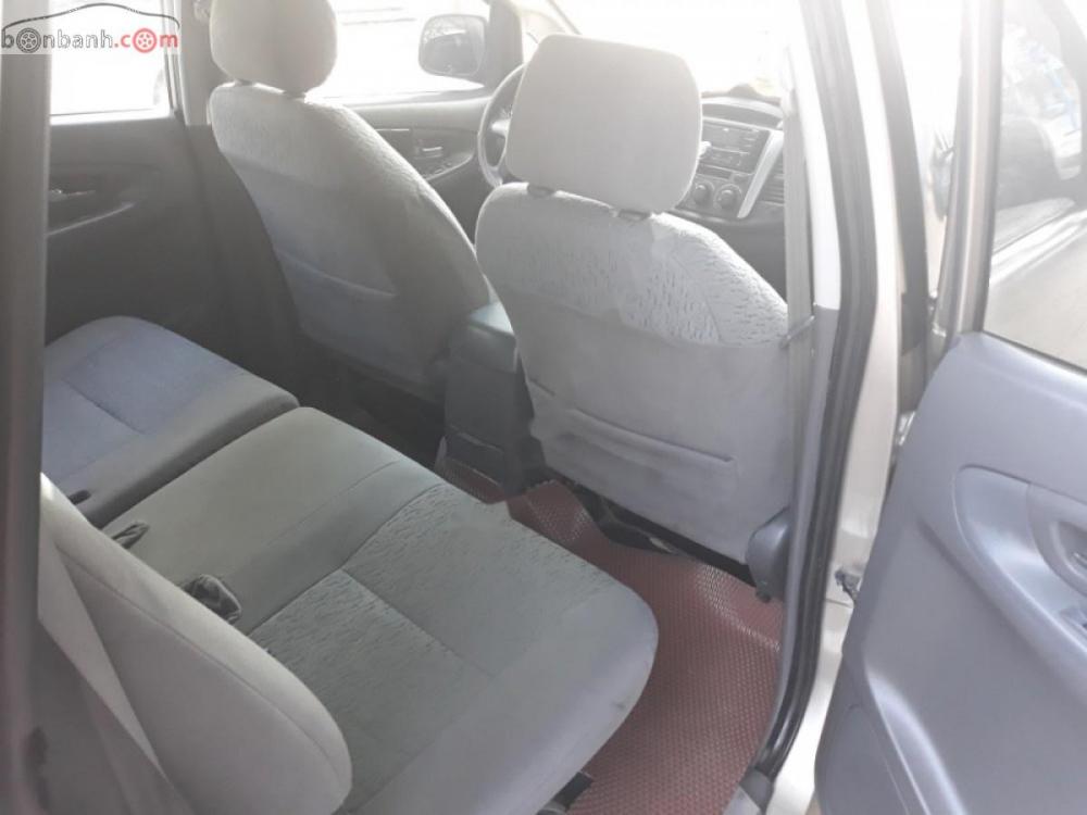 Toyota Innova E 2012 - Gia đình bán Toyota Innova đời cuối 2012, số sàn, màu váng cát