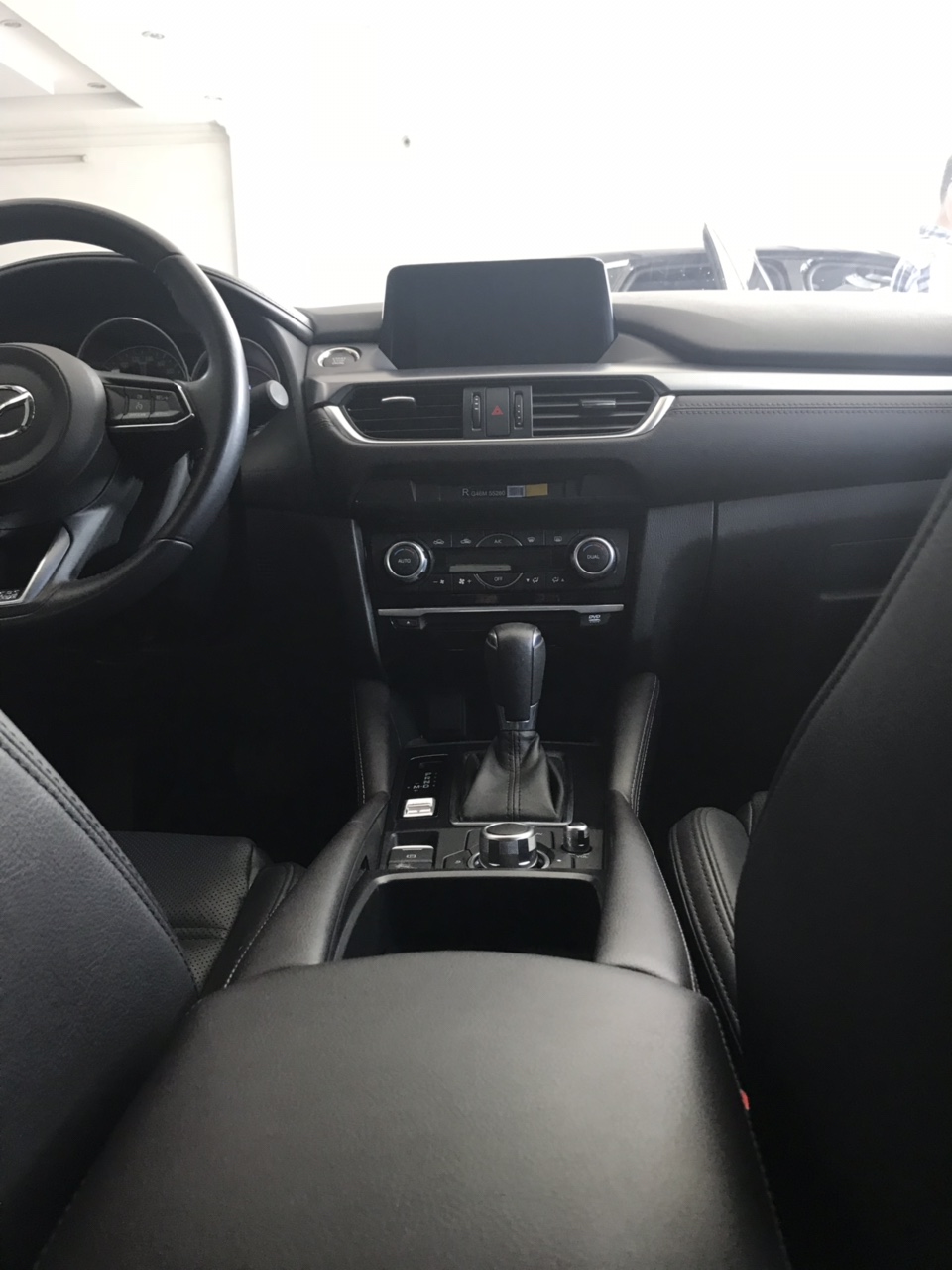 Mazda 6 2.0 2017 - Bán Mazda 6 2.0 Premium bản đủ sản xuất 2017, xe đi 9000km đúng, cam kết bao kiểm tra hãng