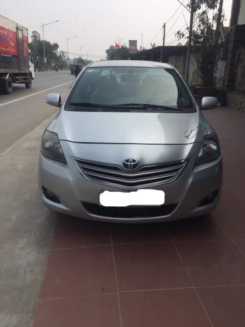 Toyota Vios 2013 - Bán Toyota Vios sản xuất 2013, màu bạc số sàn