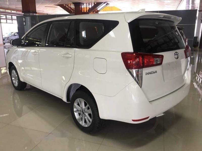 Toyota Innova  2.0E MT 2019 - Bán Toyota Innova 2.0E MT năm 2019, màu trắng