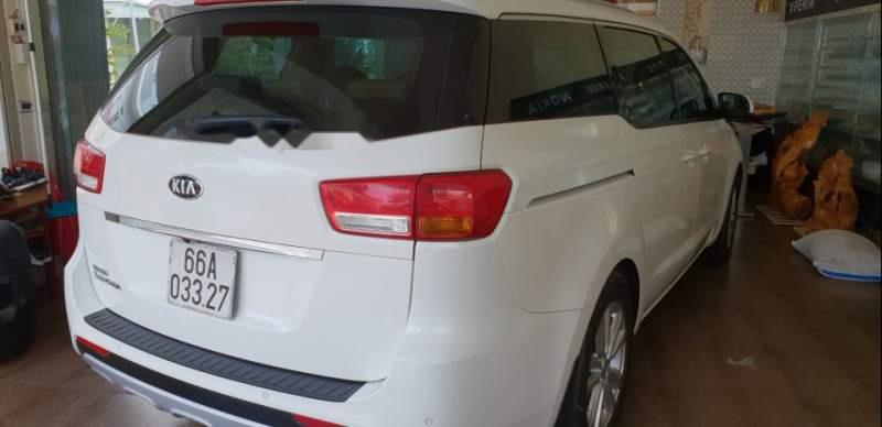 Kia Sedona 2015 - Bán xe Kia Sedona đời 2015, màu trắng xe gia đình