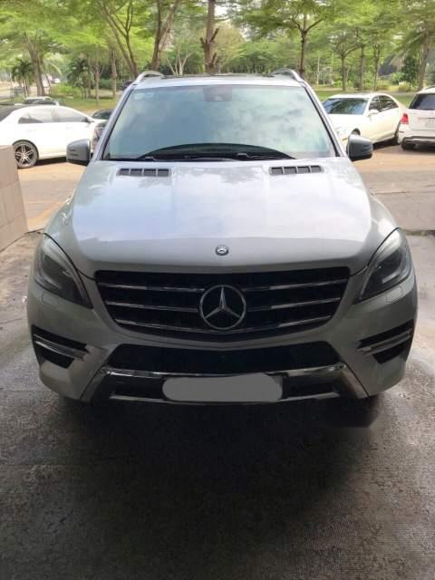 Mercedes-Benz ML Class  ML 400 AMG    2014 - Cần bán xe SUV Mercedes- Benz ML 400 AMG - Xe nhập khẩu từ Mỹ - 5 chỗ - màu bạc, nội thất đen