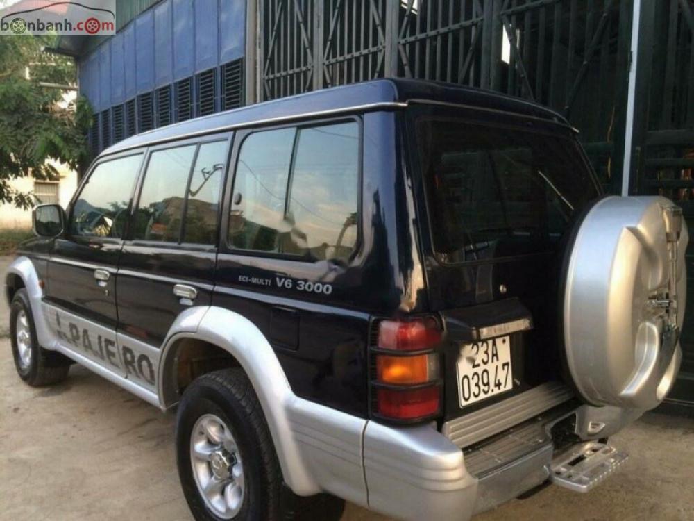 Mitsubishi Pajero 3.0 1998 - Bán gấp Mitsubishi Pajero 3.0 đời 1998, màu xanh lam, nhập khẩu