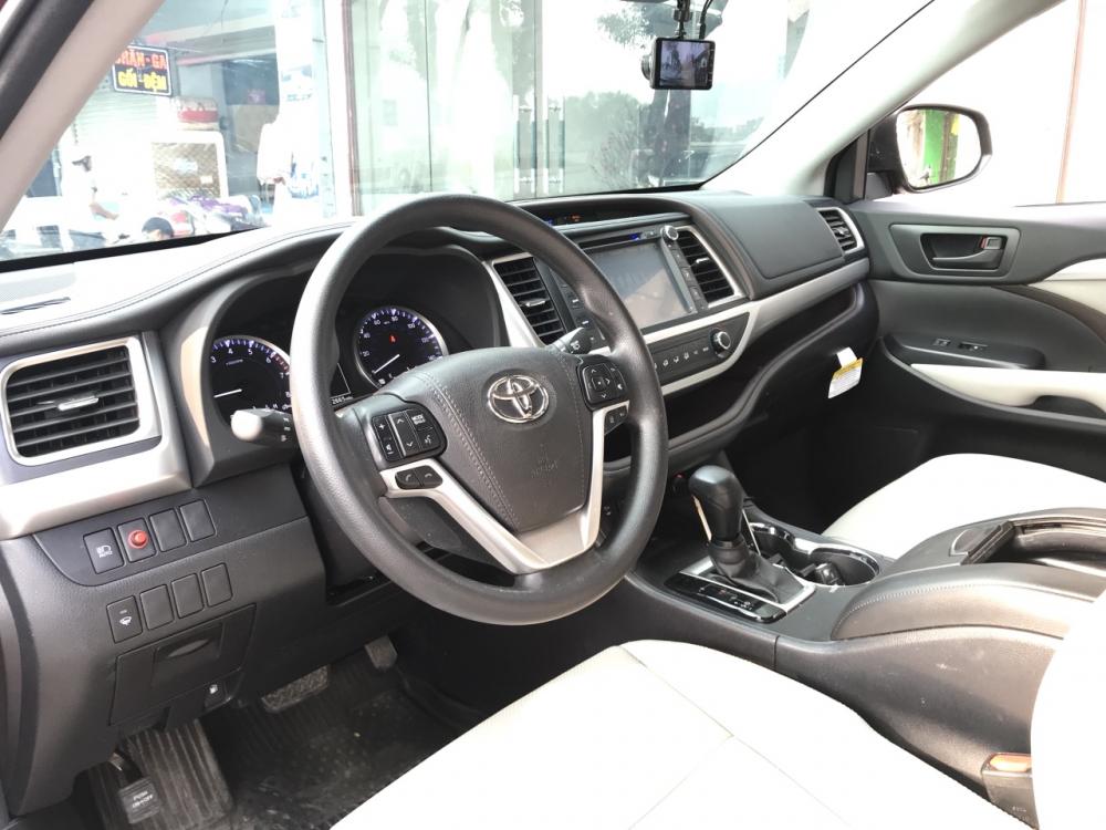 Toyota Highlander LE 2.7 2018 - Bán ô tô LE 2.7 sản xuất năm 2018, màu đỏ, biển Hà nội, lăn bánh 1500km