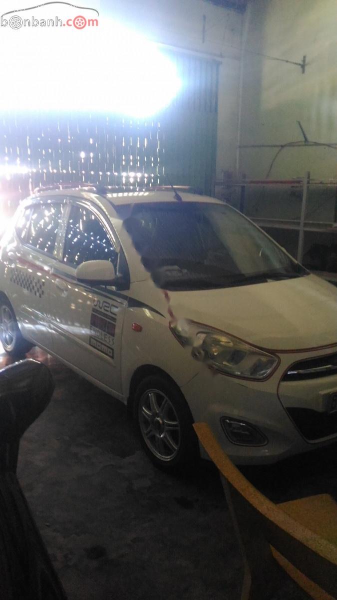 Hyundai i10 2011 - Bán ô tô Hyundai i10 2011, màu trắng, nhập khẩu, 260tr 