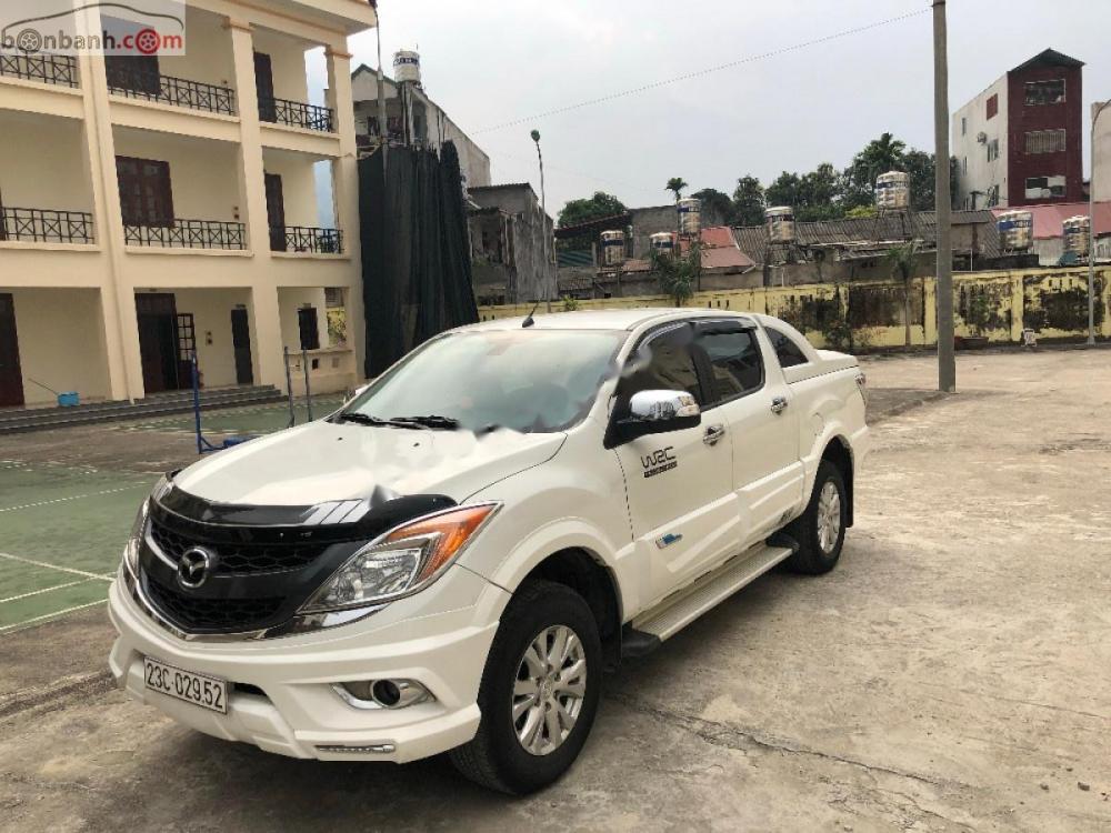 Mazda BT 50 3.2AT  2015 - Cần bán lại xe Mazda BT 50 năm sản xuất 2015, màu trắng, xe nhập 