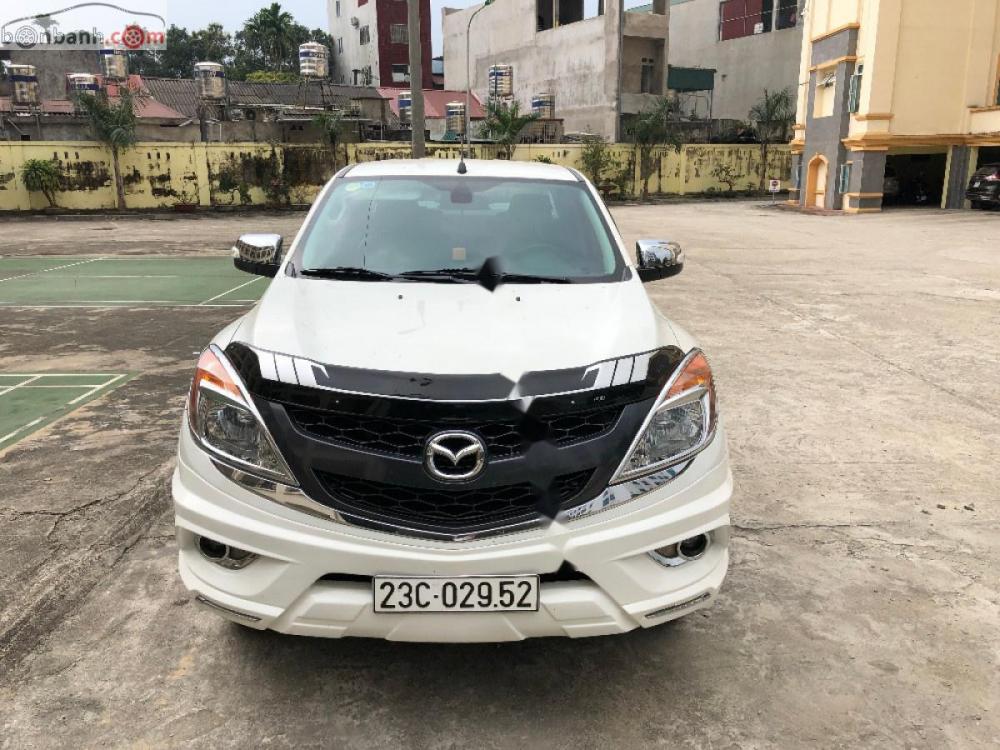 Mazda BT 50 3.2AT  2015 - Cần bán lại xe Mazda BT 50 năm sản xuất 2015, màu trắng, xe nhập 