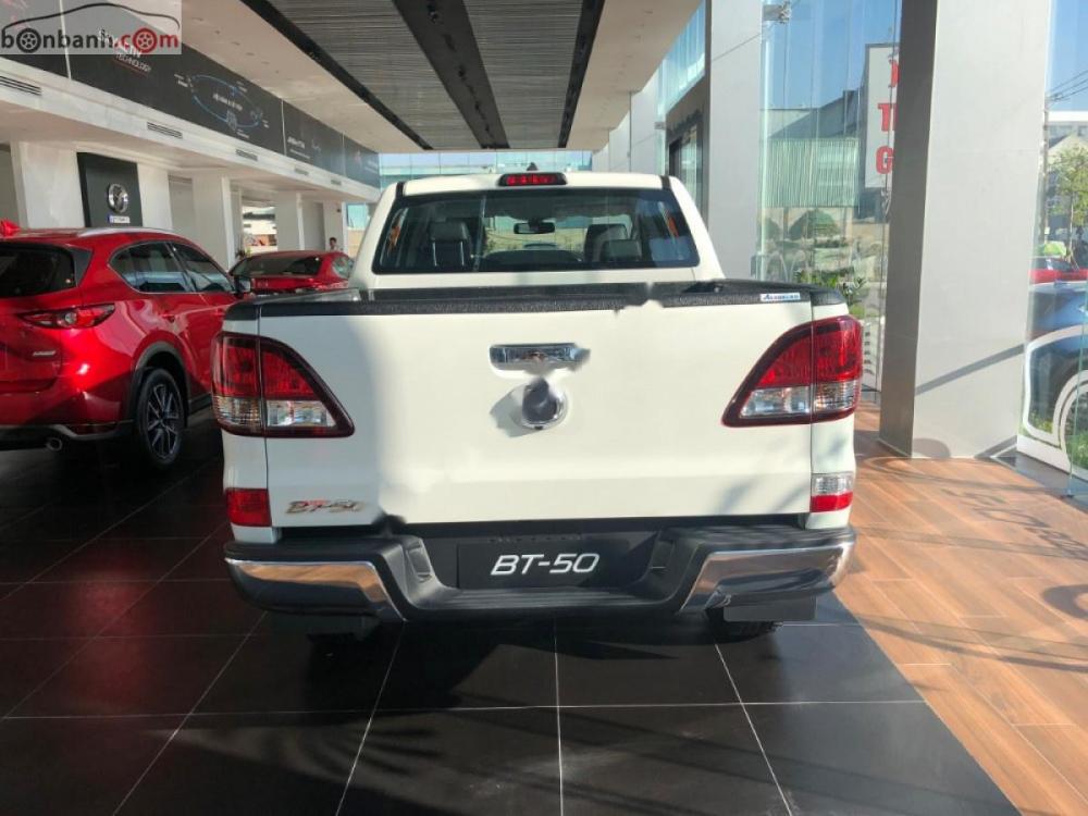 Mazda BT 50 2.2L 4x2 ATH 2018 - Cần bán Mazda BT 50 2.2L 4x2 ATH đời 2018, màu trắng, xe nhập Thái 100%