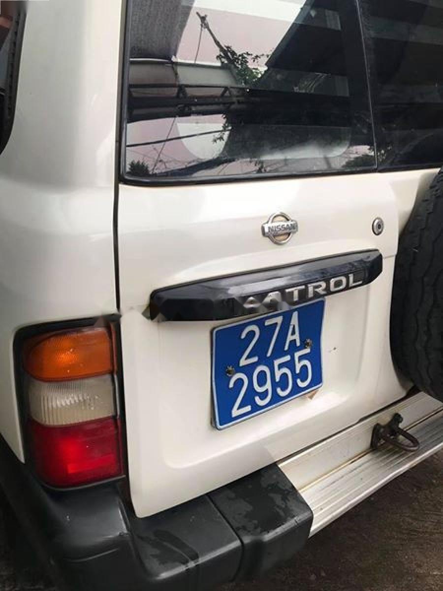 Nissan Patrol 1998 - Bán xe Nissan Patrol sx 1998, xe 6 chỗ ngồi, màu trắng