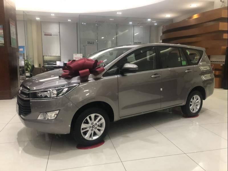 Toyota Innova   2.0E 2019 - Cần bán gấp Toyota Innova 2.0E đời 2019, màu bạc, 771tr