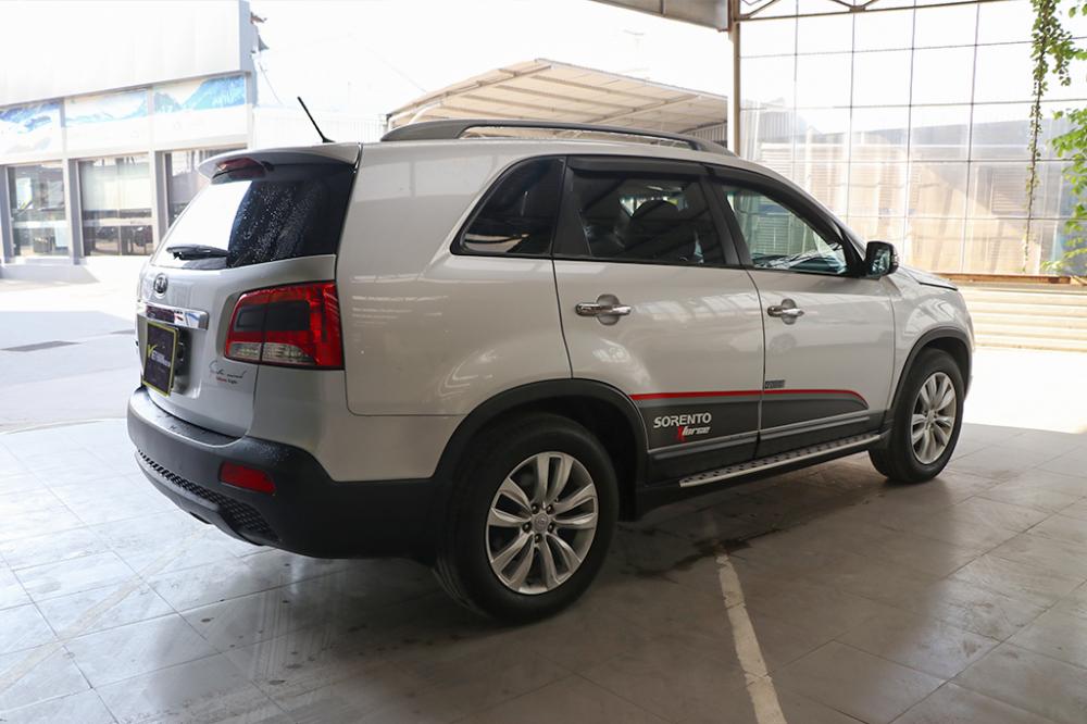 Kia Sorento 2.4MT 2010 - Bán ô tô Kia Sorento 2.4MT đời 2010, màu bạc, nhập khẩu nguyên chiếc