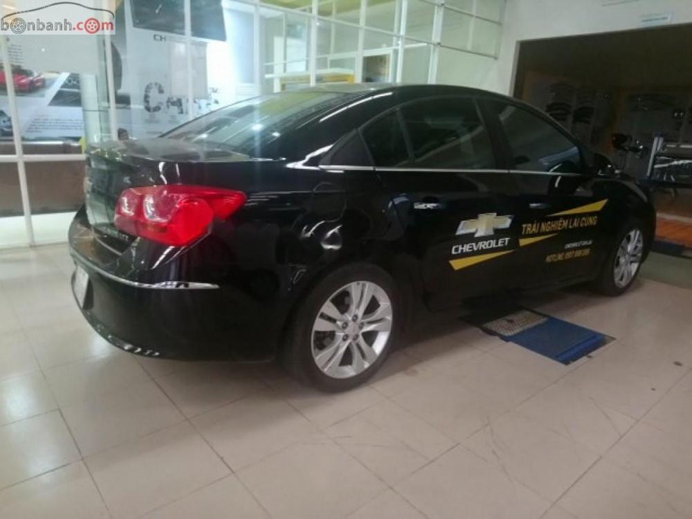 Chevrolet Cruze LTZ 1.8L 2017 - Bán lại xe Chevrolet Cruze LTZ 1.8L năm 2017, màu đen như mới