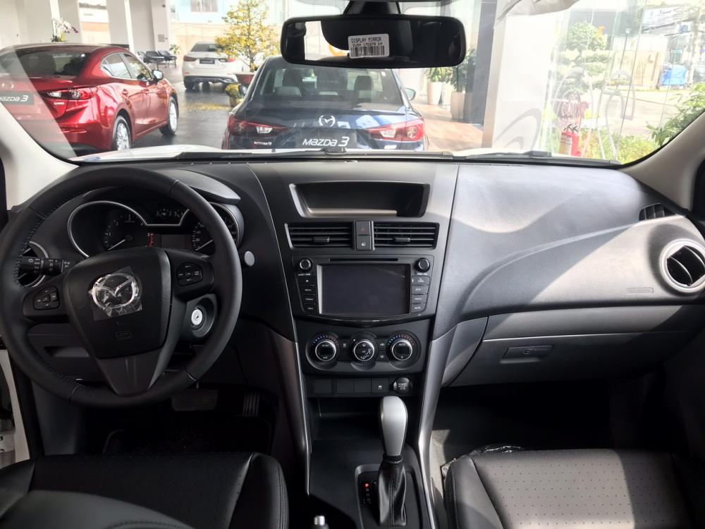 Mazda BT 50 2.2MT 2019 - Bán Mazda BT50 2019, vay 85%, trả trước 108tr