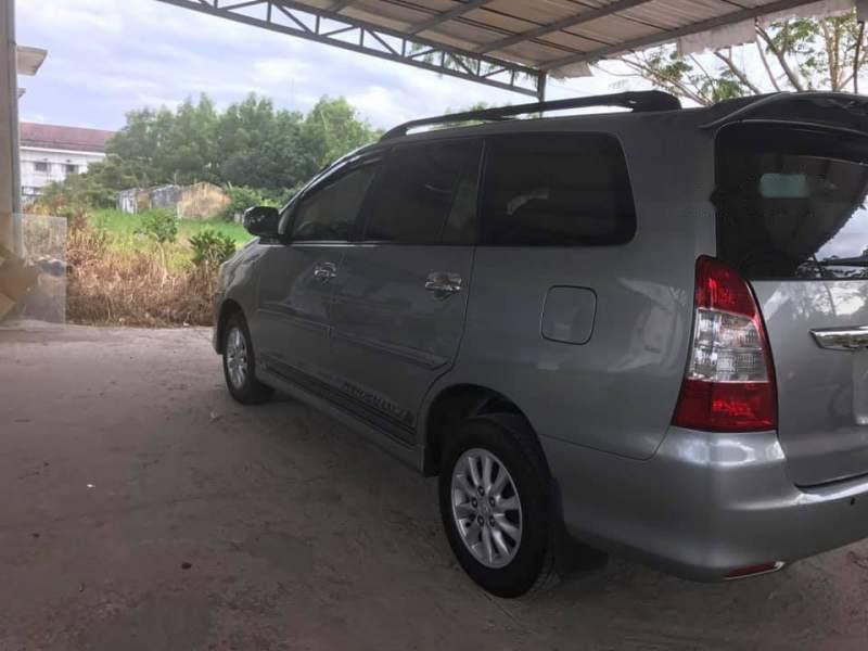 Toyota Innova   V  2012 - Bán xe Toyota Innova V sản xuất 2012, màu xám, giá chỉ 498 triệu