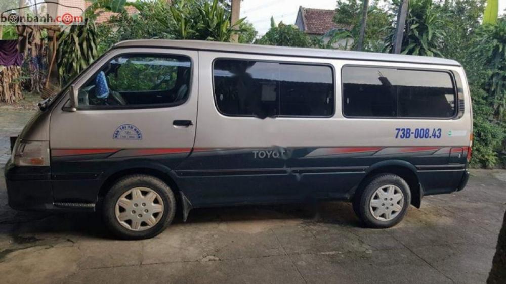 Toyota Hiace 2.0 2000 - Cần bán lại xe Toyota Hiace 2.0 đời 2000, giá 120tr