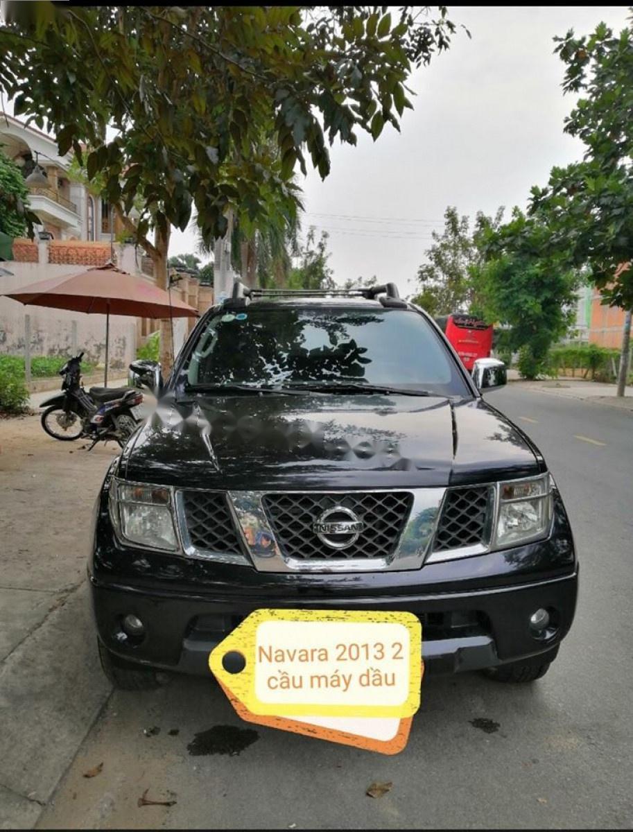 Nissan Navara LE 2.5MT 4WD 2013 - Cần bán xe Nissan Navara LE 2.5MT 4WD đời 2013, màu đen, xe nhập  